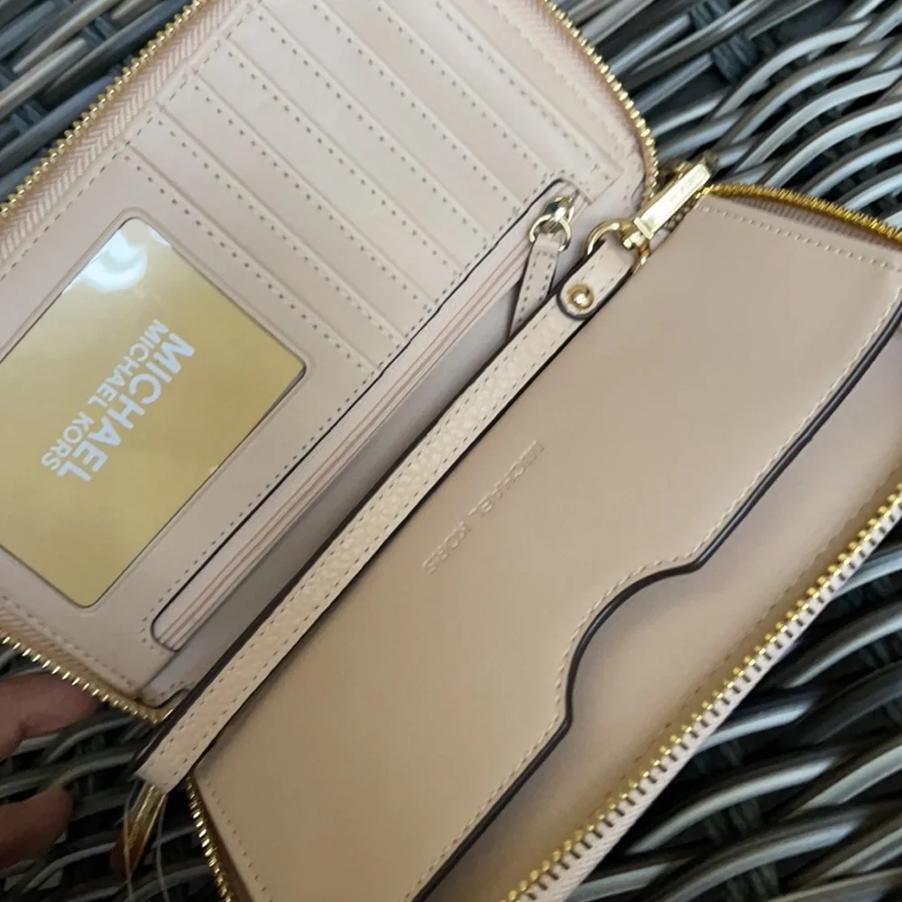 Michael Kors Jet Set Travel Lg Flat Multifunctional Phone Case-Wristlet-Wallet